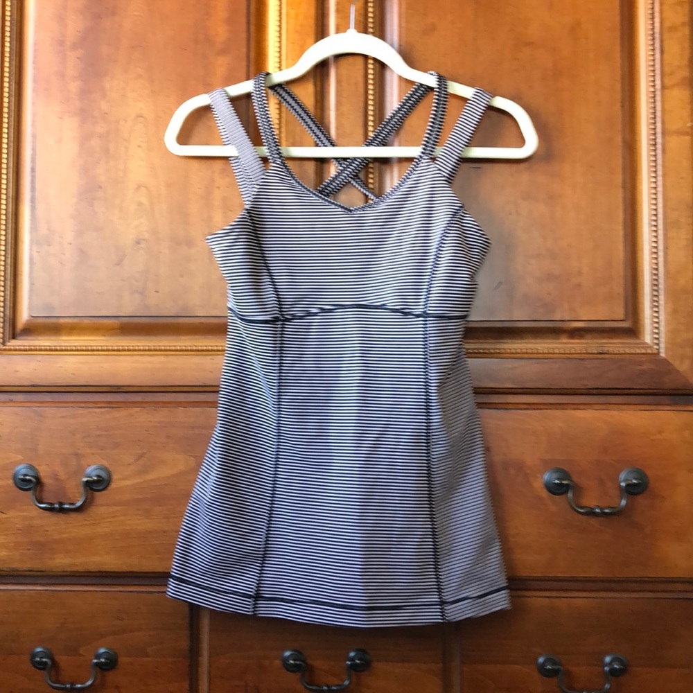 L͙U͙L͙U͙L͙E͙M͙O͙N͙ Tank 🖤
